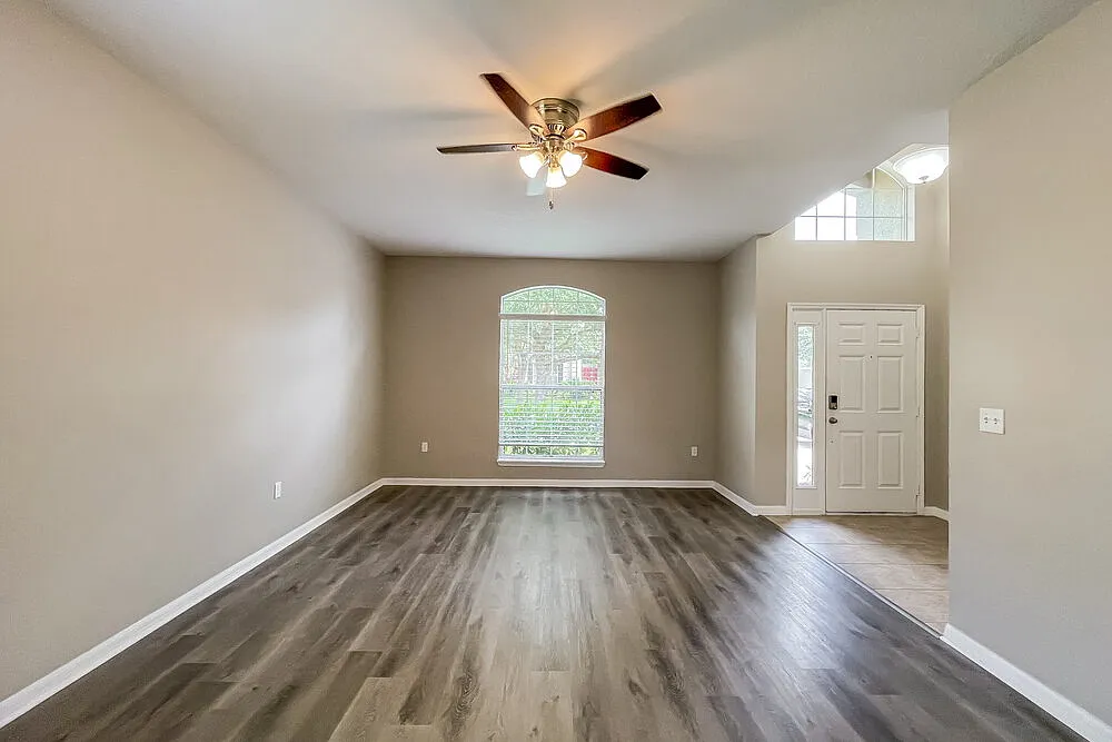 4 bed, 2.0 bath, 1968 sqft, $2,420 — Photo 3
