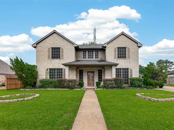 2313 Champion Dr, Pearland, TX 77581