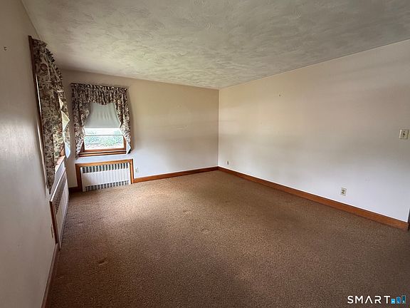 4th image of 12 Swan Avenue