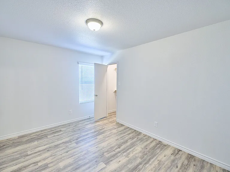 1809 Clovis Dr — Photo 15