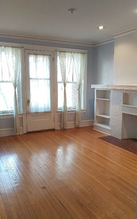 1st image of 6255 N Greenview Ave #1