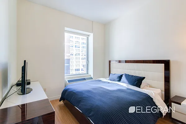 Sold by (Legacy) Elegran | media 4