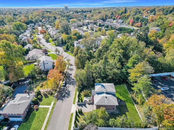 300 Ellen Place, Jericho, NY 11753