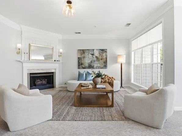 1734 Kingsgate Ct Unit 302, Alexandria, VA 22302