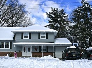 7 Montclair Dr, Delran, NJ 08075