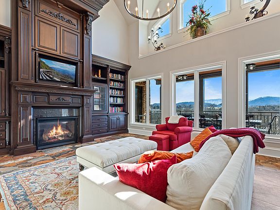 4th image of 1919 Legend View Ct