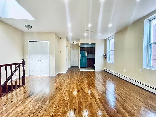 2nd image of 553 Ashford St Floor 2