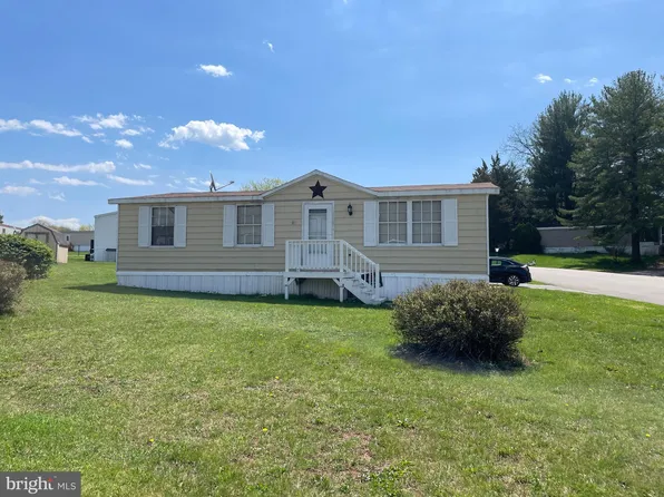 19 Chesapeake Est, Thomasville, PA 17364