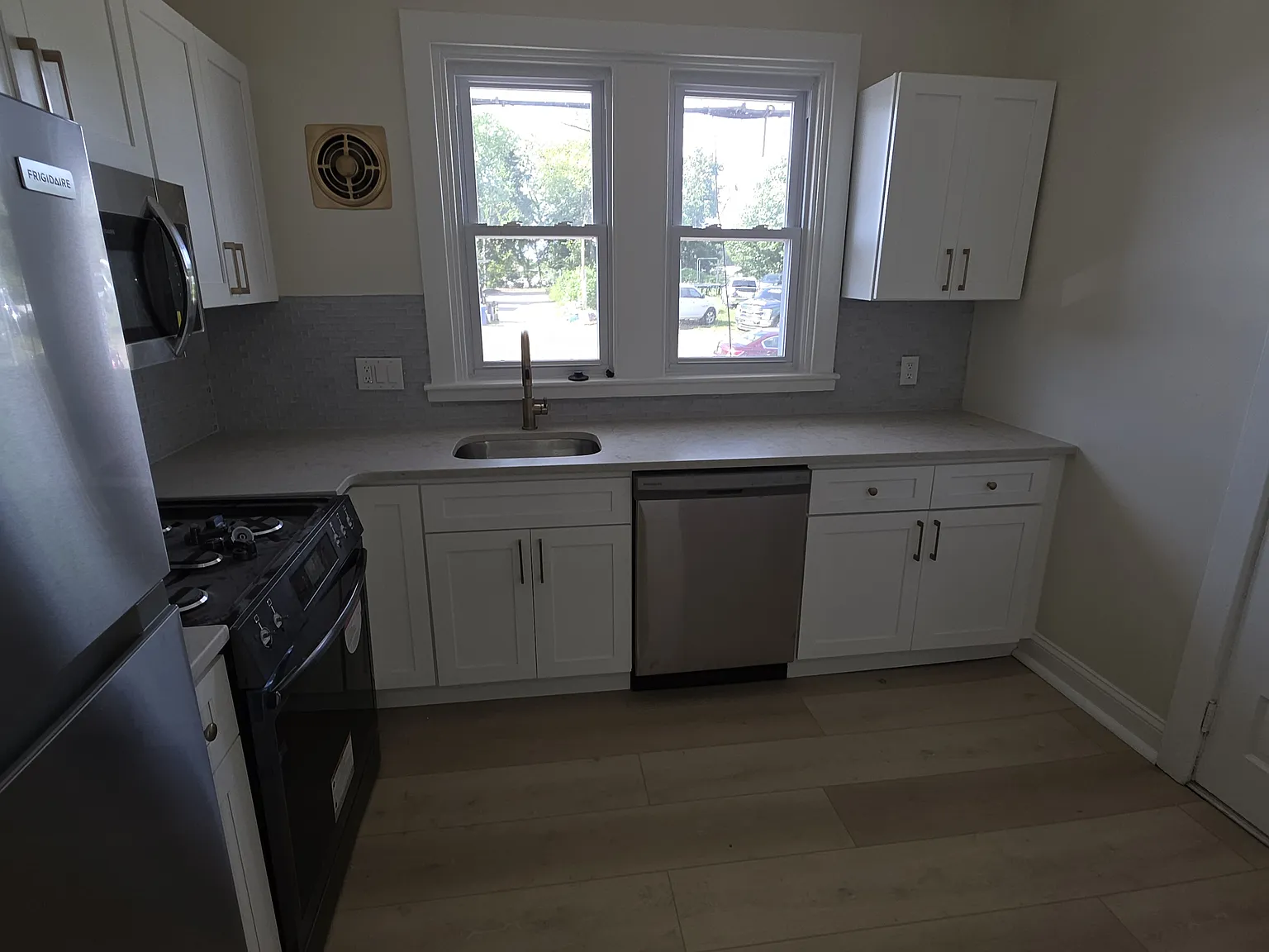 3 bed, 1366 sqft, $2,000 — Photo 1