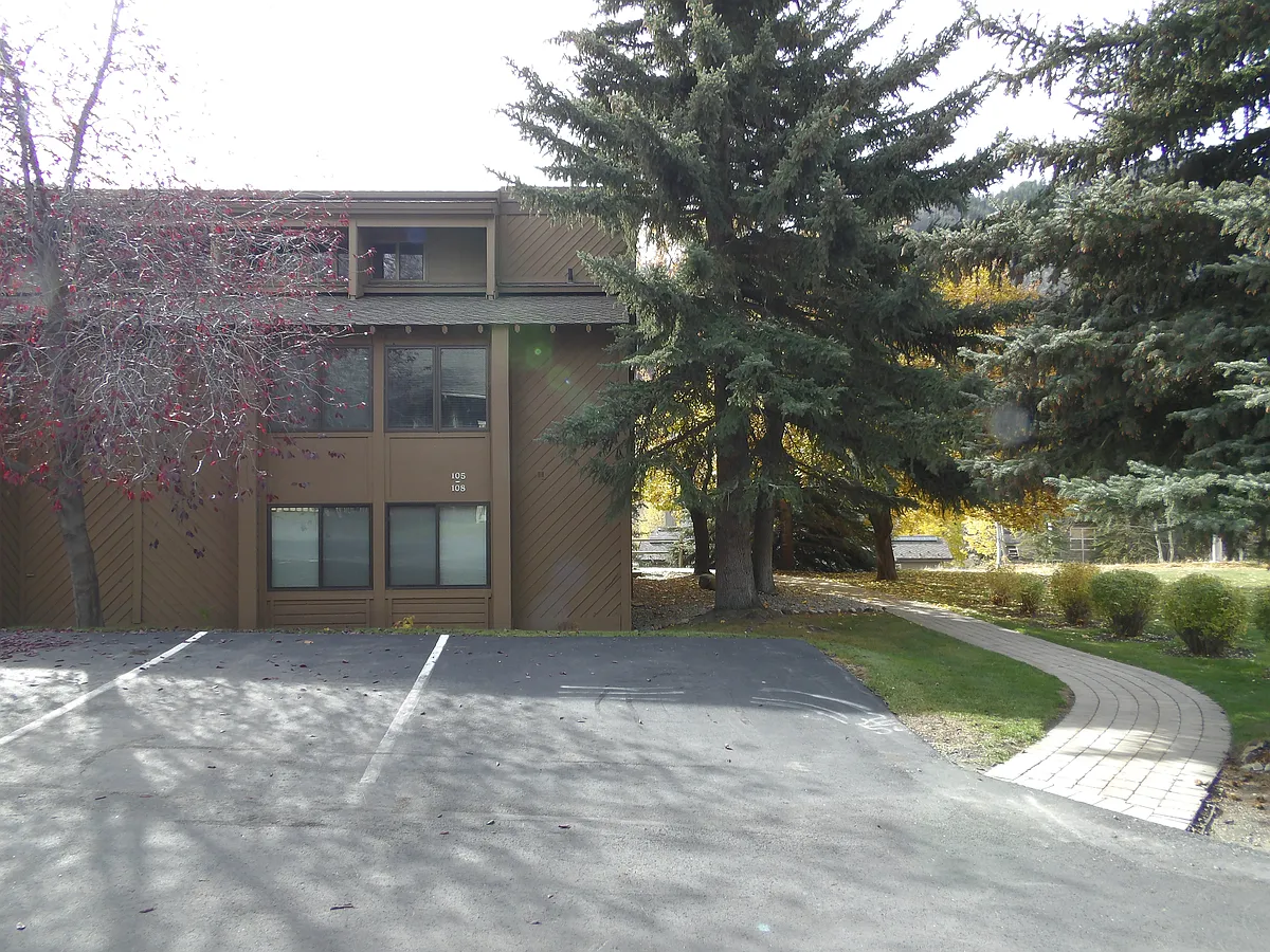 Building Photo - 340 River St W #107