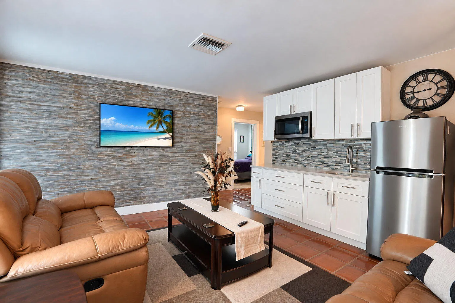 2 bed, 1.0 bath, 400 sqft, $2,100 — Photo 2