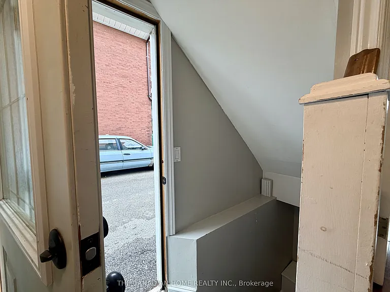 71 English St — Photo 34