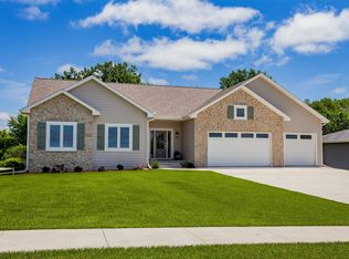707 Meadow Pointe Ct, Alleman, IA 50007