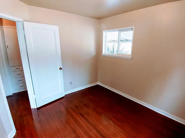 1556 McKinley St — Photo 9