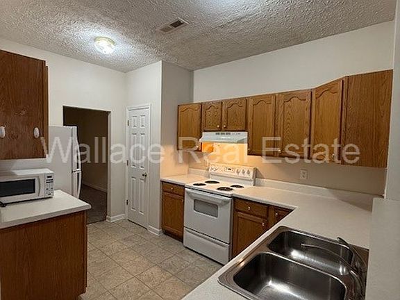 5th image of 10428 Victoria Dr APT A