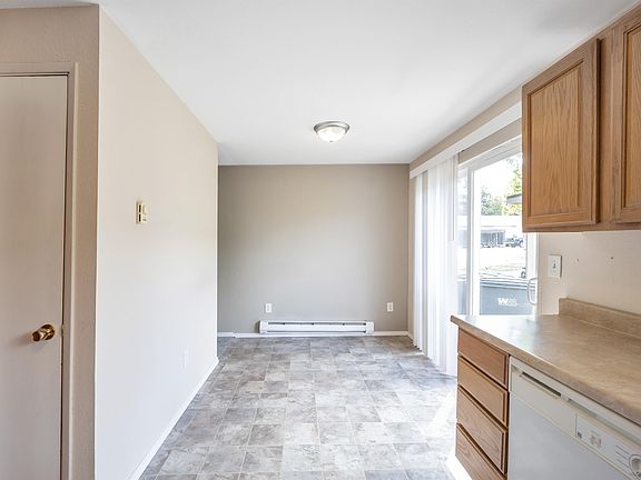 4th image of 428 1st Ave N #2