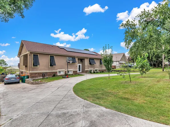 37 Country Club Rd, Shalimar, FL 32579