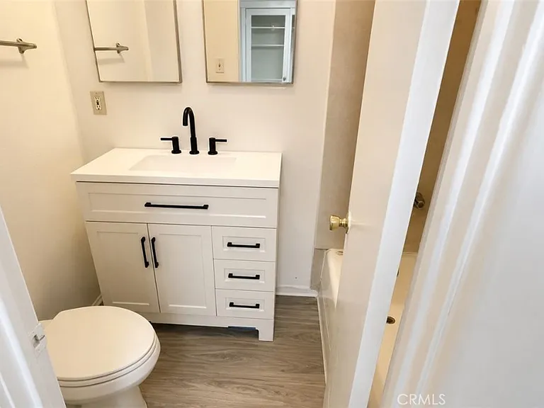 1007 E Maple St #5 — Photo 3