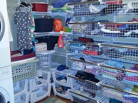 Laundry - adjustable shelves