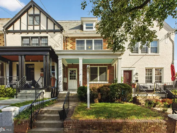 2413 39th St NW, Washington, DC 20007