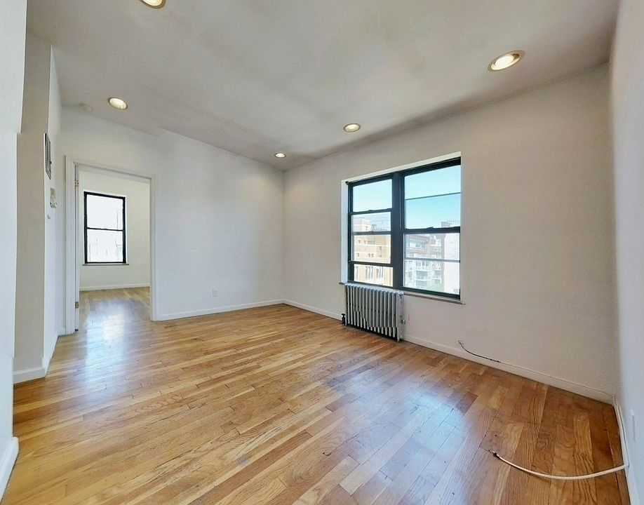 1st image of 214 1st Ave #24N