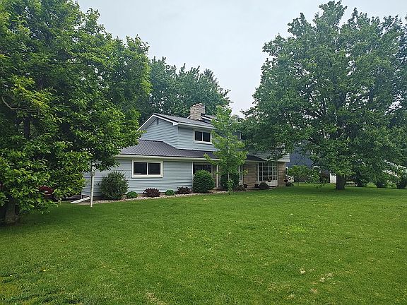 3rd image of 917 Summit Ave