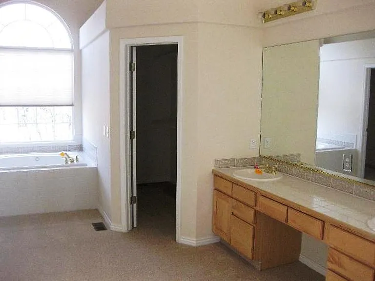 2075 Rockhurst Blvd — Photo 16