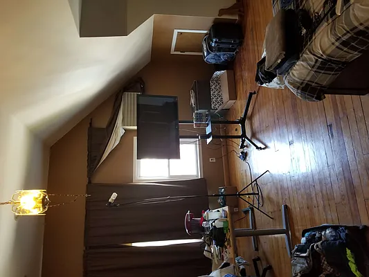 Rented by Metropolitan Realty | media 2