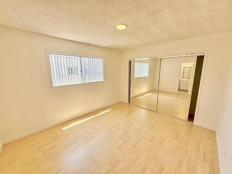 Primary Bedroom w/ Ensuite Bathroom