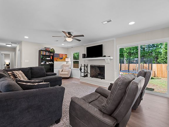 5th image of 100 Cambridge Ct