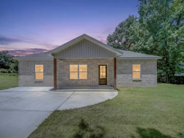 403 McDonald Ln, Guntersville, AL 35976