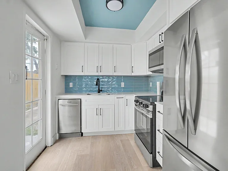 411B NE 57th Ct — Photo 1