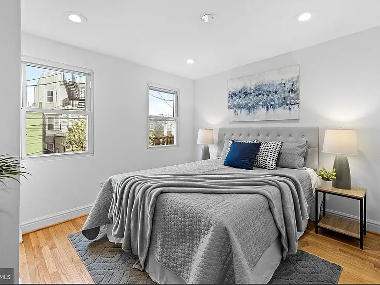 1711 William St — Photo 10