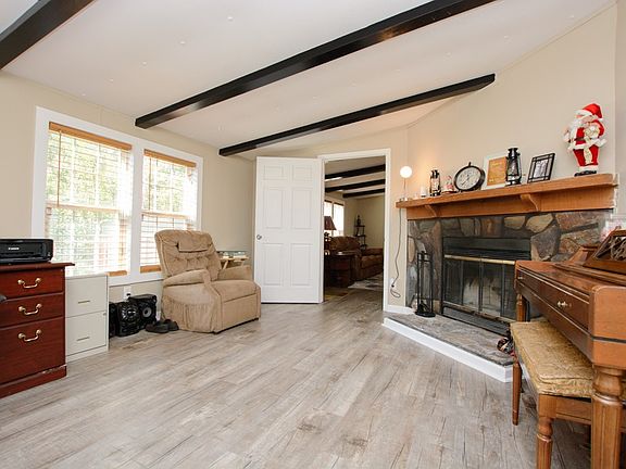 5th image of 60 Rock Springs Lake Dr