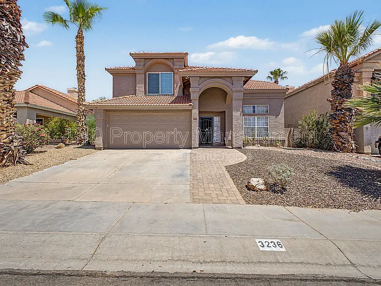 3236 E Hiddenview Dr — Photo 2