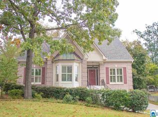 1650 Crossgate Dr, Vestavia, AL 35216