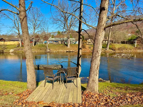 109 N River Rd, Covington, VA 24426