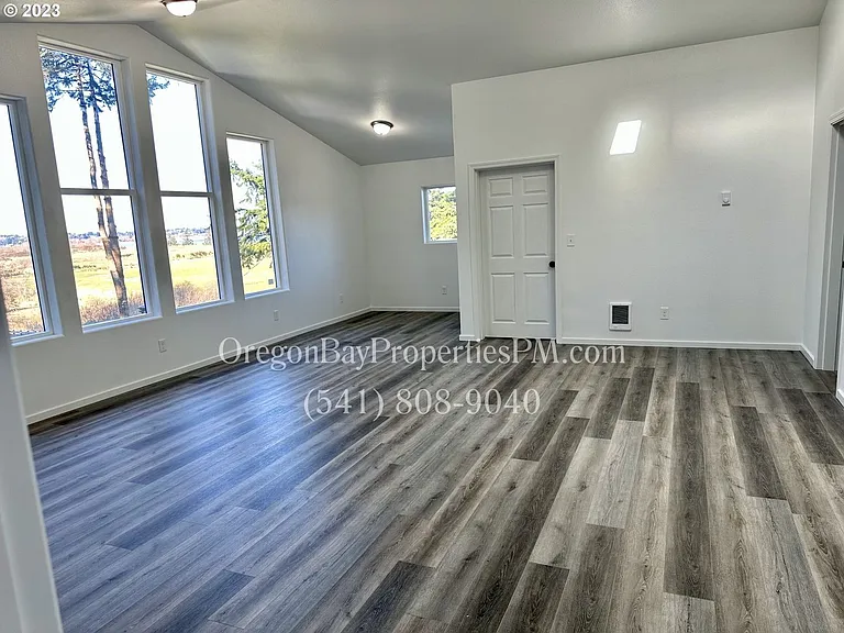 1656 Coos River Hwy — Photo 18