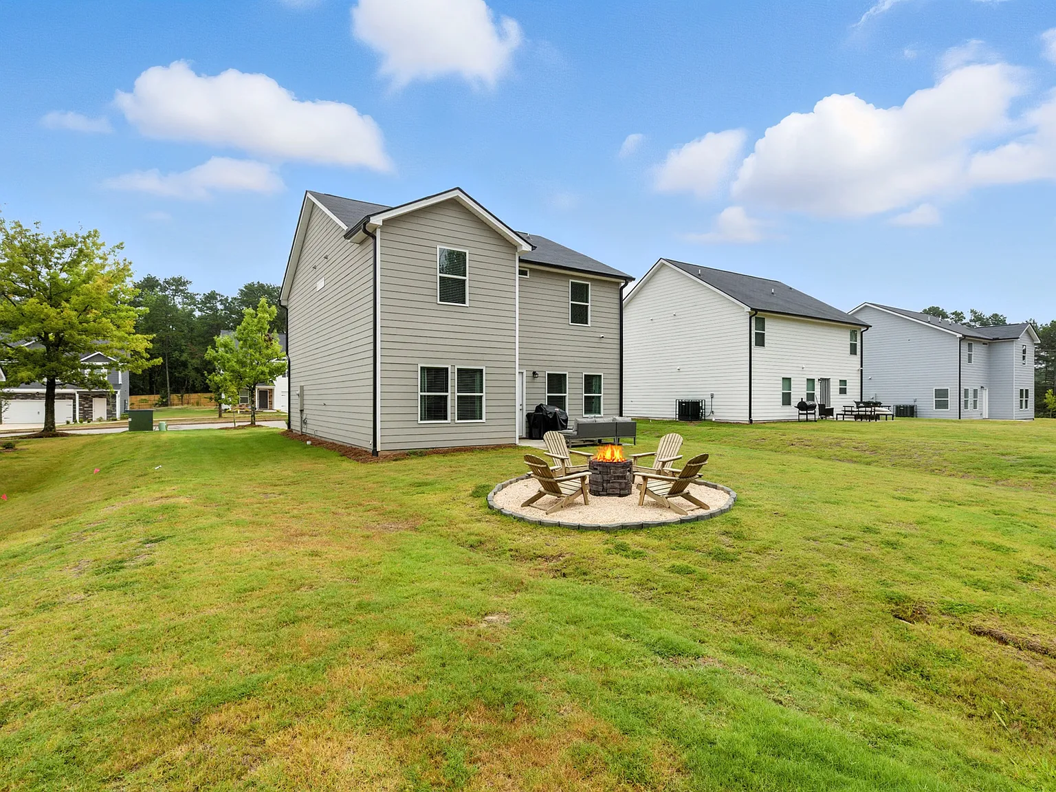 4 bed, 2.5 bath, 2000 sqft, $3,800 — Photo 2