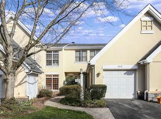 122 Doral Greens Dr W, Pt Chester, NY 10573