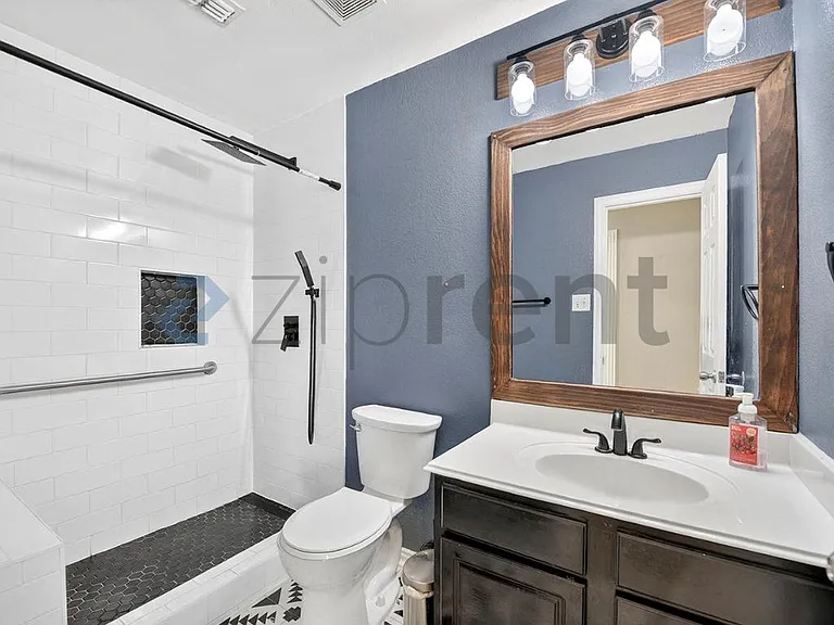 5228 Lake Grove Dr — Photo 23