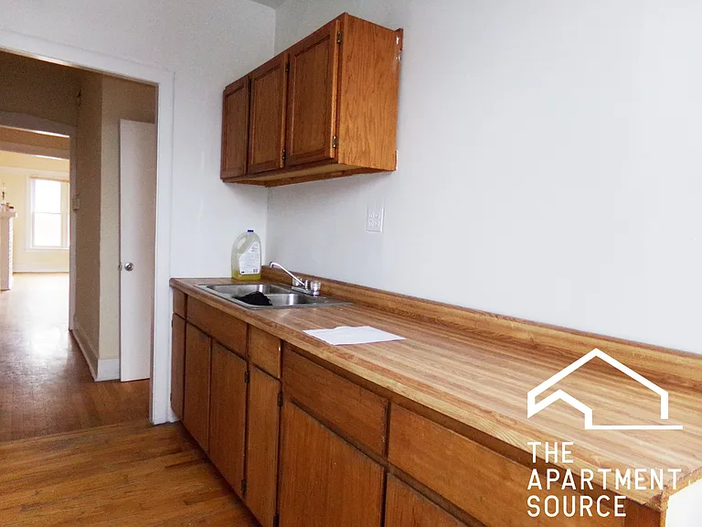 6568 N Lakewood Ave #1 — Photo 2
