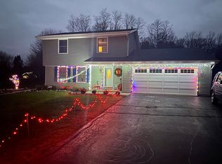 S78W32100 Mark Ln, Mukwonago, WI 53149