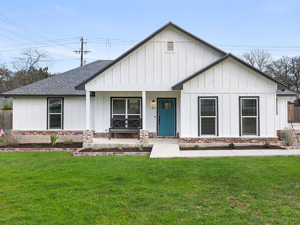 1st image of 211 Woodcreek Dr