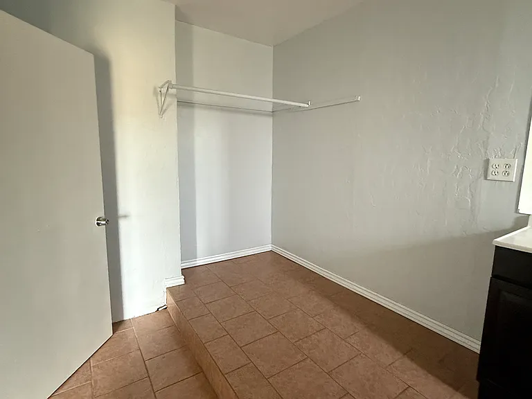 506 S Madison St — Photo 16