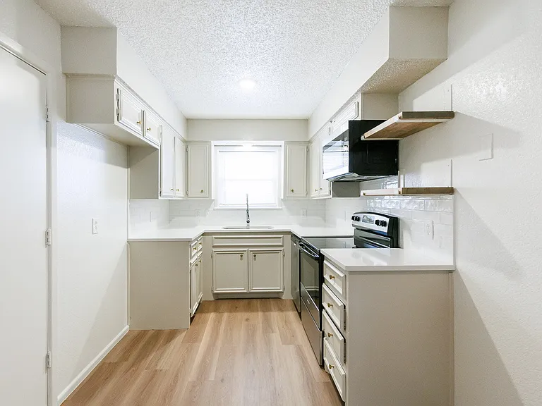8214 Vernon Ave #B — Photo 8