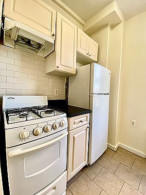 5th image of 542 E 79th St APT 2P