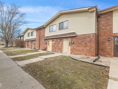8 Greenwood Trl N, Greenwood, IN, 46142