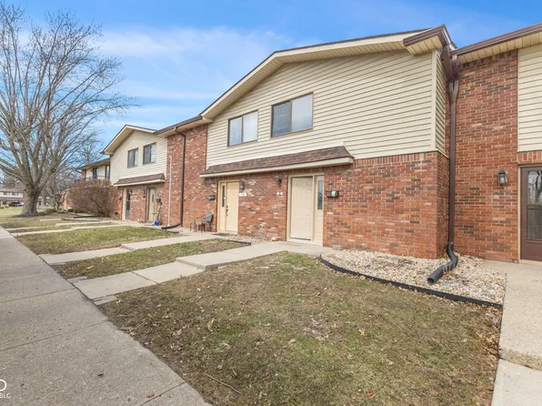 8 Greenwood Trl N, Greenwood, IN 46142