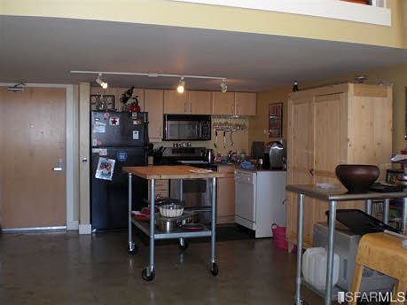 2nd image of 370 7th St Unit 10